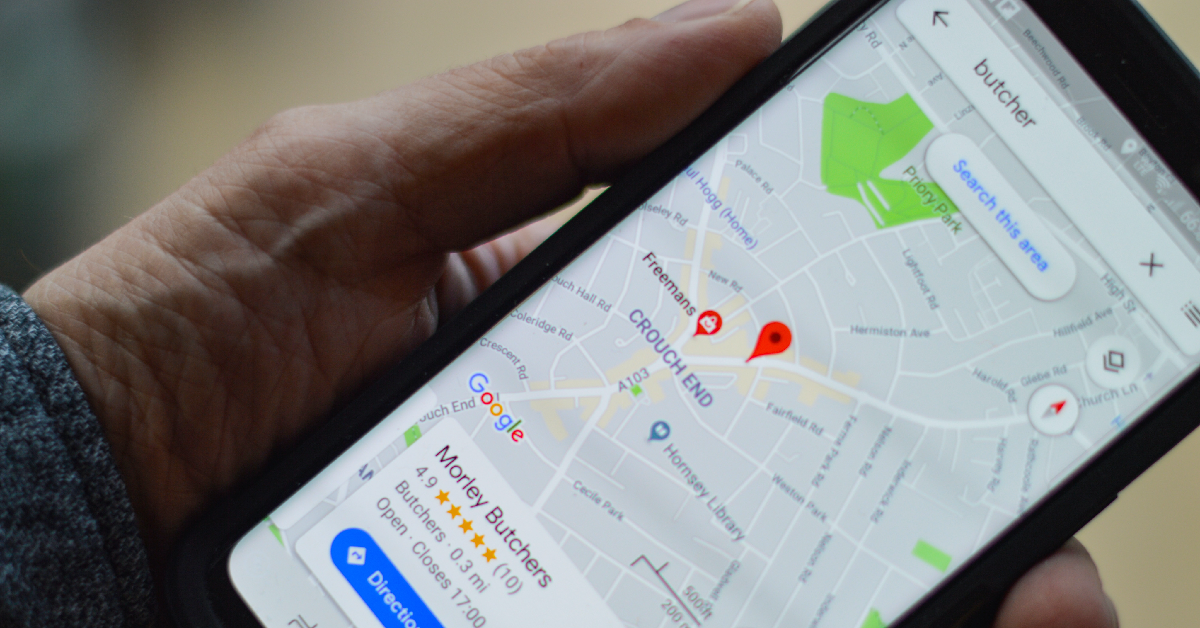 如何在Google Maps上启用可听取的方向