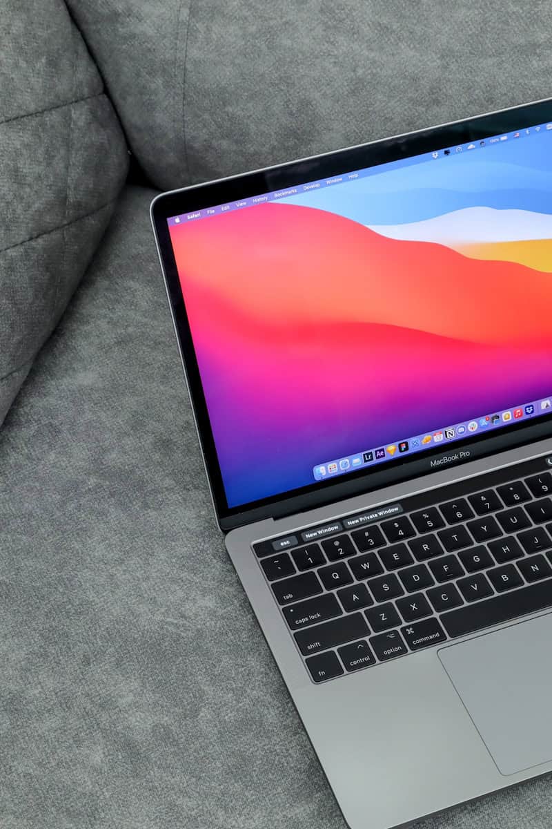 Apple Macbook Pro 13 Inch 2022 vs MacBook Air 2022：比較