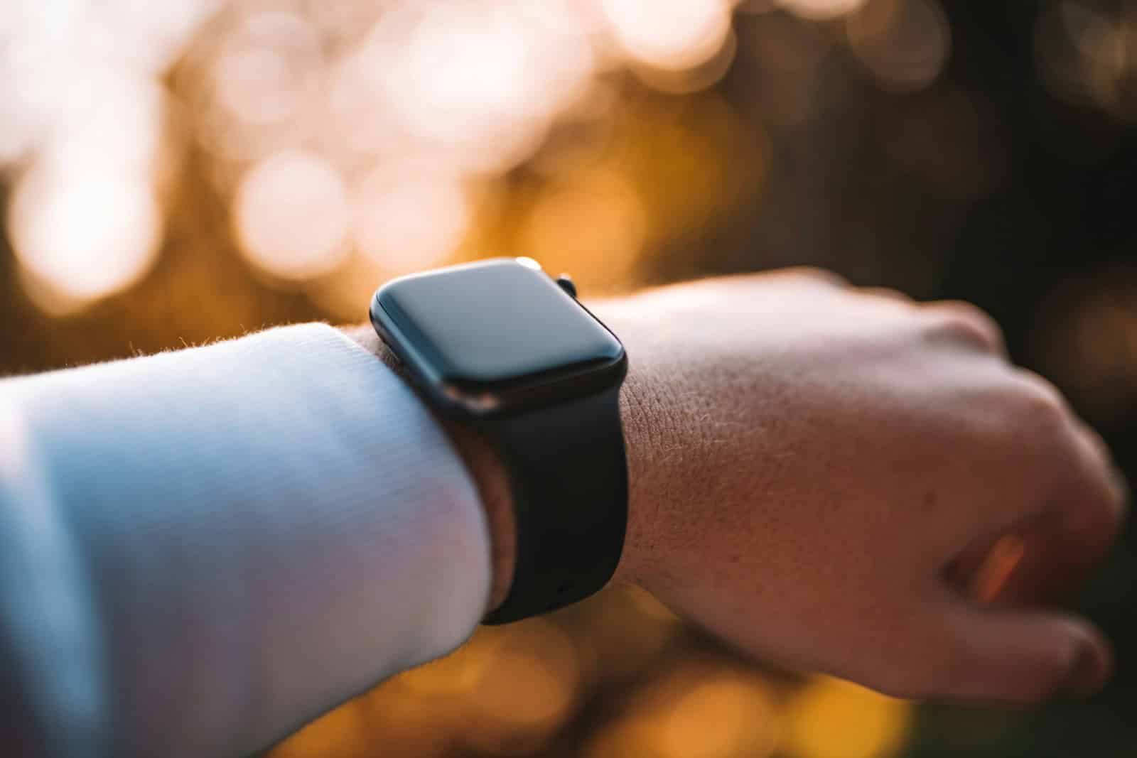 特斯拉Apple Watch集成：從手腕控制您的汽車